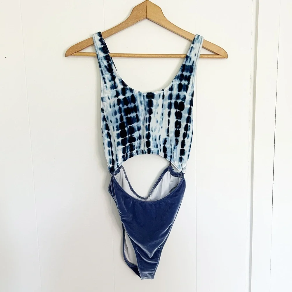 Victoria’s Secret PINK Velvet Monokini one‎ piece Swimsuit Blue Tie Dye Medium